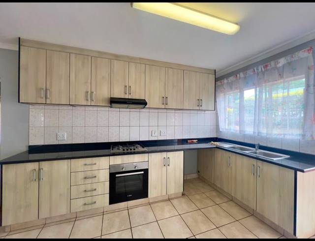 3 BEDROOM TOWNHOUSE FOR SALE IN LINCOLN MEADE